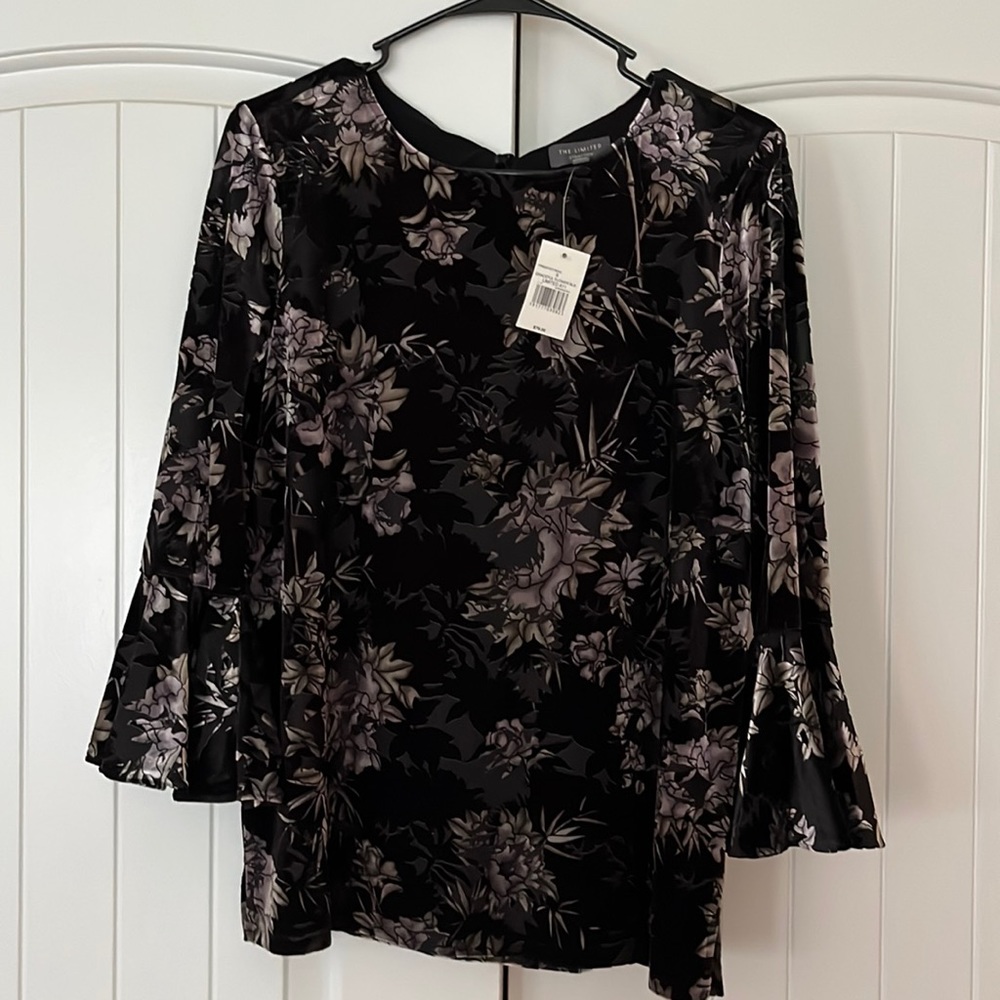 New with tags. Limited Graceful Flower.